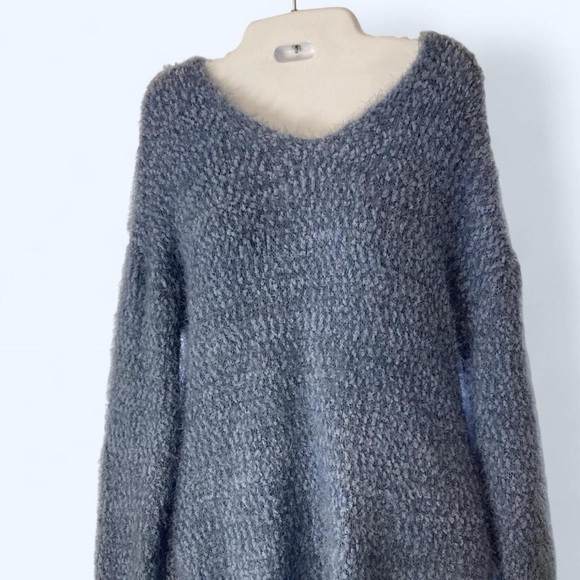 Women's Fuzzy Blue V-Neck Sweater SO S - Picture 1 of 4